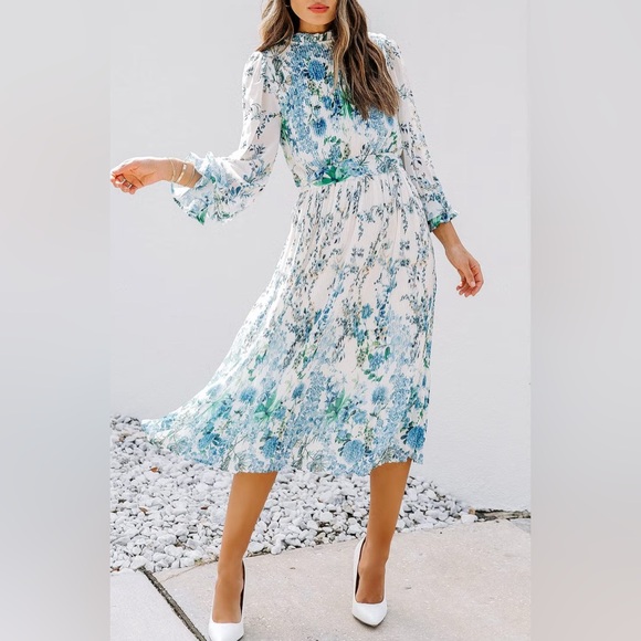 Flying Tomato Calin Floral Blue and White Midi Dress Size Medium New - Picture 1 of 8
